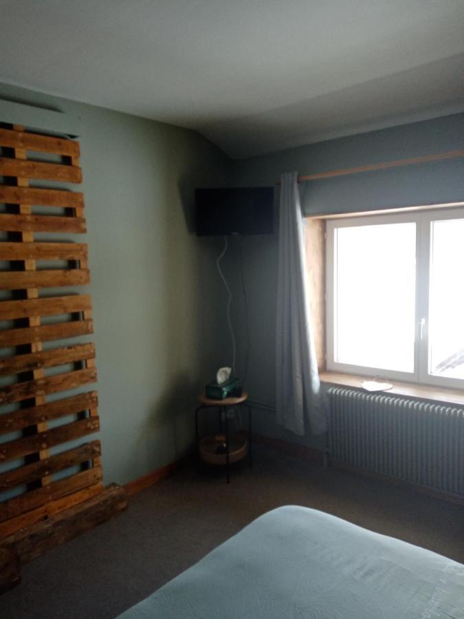 Les P'Tites Pistes Bed & Breakfast Chaux-des-Pres Exterior photo
