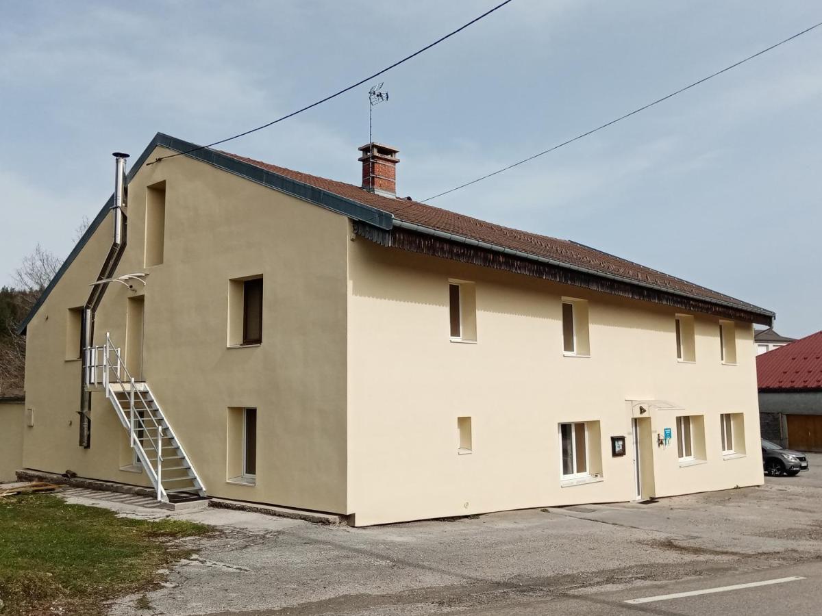 Les P'Tites Pistes Bed & Breakfast Chaux-des-Pres Exterior photo